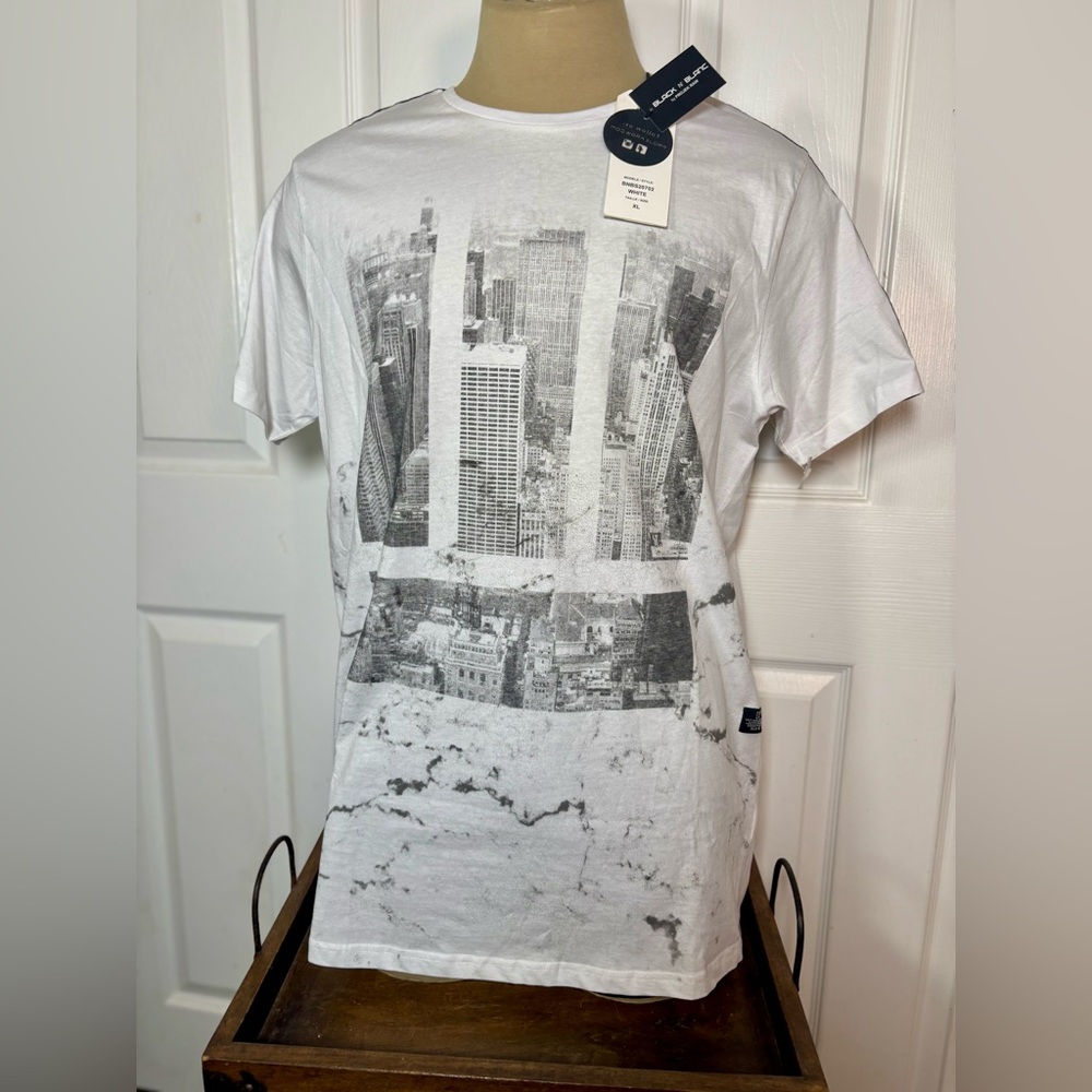 Cityscape Graphic Men’s XL White T-Shirt